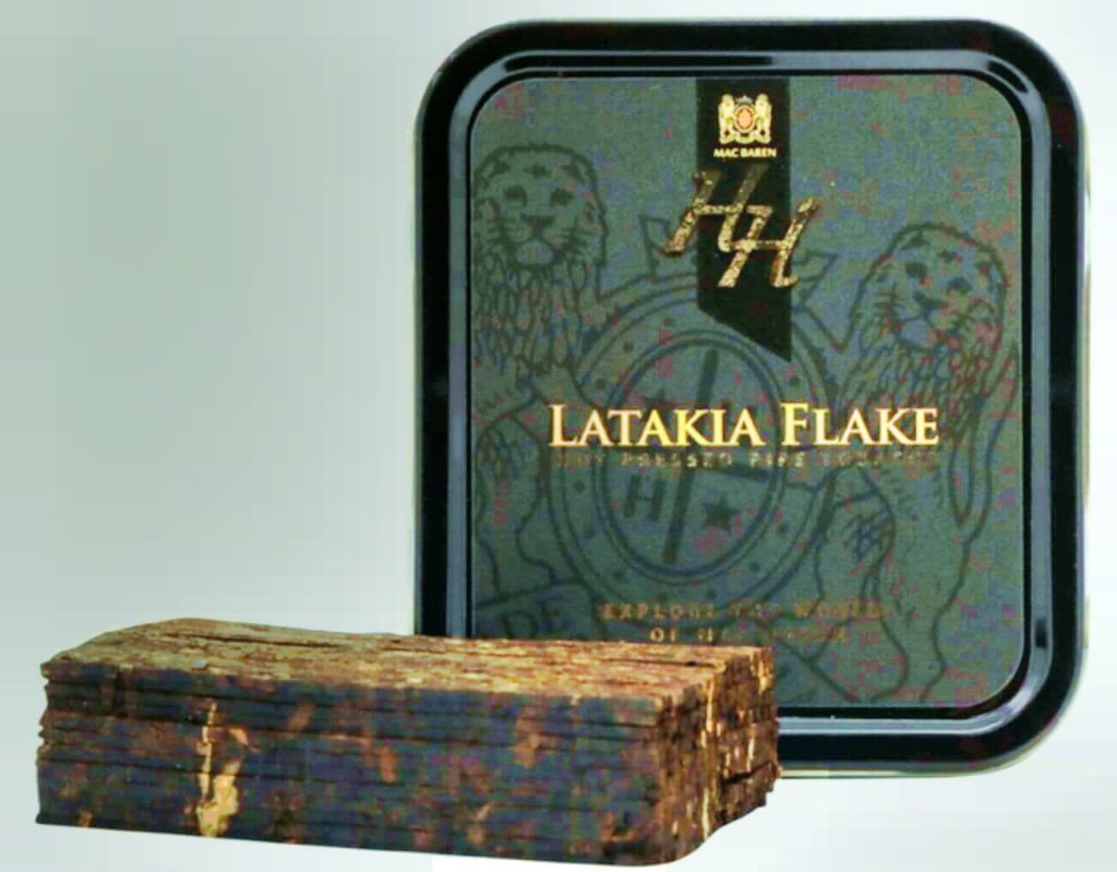 Окунитесь в атмосферу тщательно выдержанного табака Латакия, демонстрирующего свой роскошный и темный оттенок.